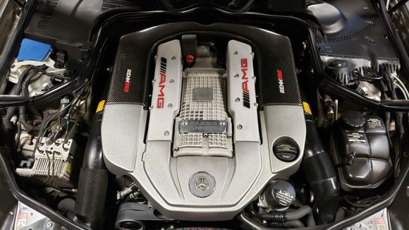 RENNtech CF airbox.