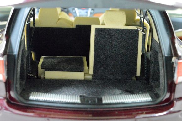 rear door can be opened, the trunk cover board activities