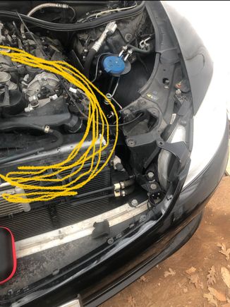 This metal pipe is only on 4Matic models. It’s impossible to remove the fan shroud without removing it. I need a little more room to replace some parts. I can’t remember if I could do this without draining the radiator. Thank you