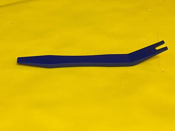 Interior trim pry tool
