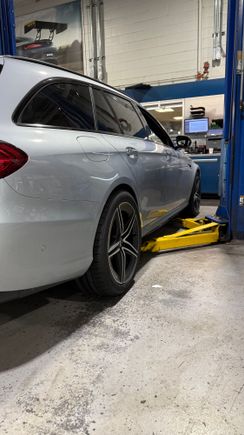 305/35 R20 on stock 10” rims with 12mm spacer