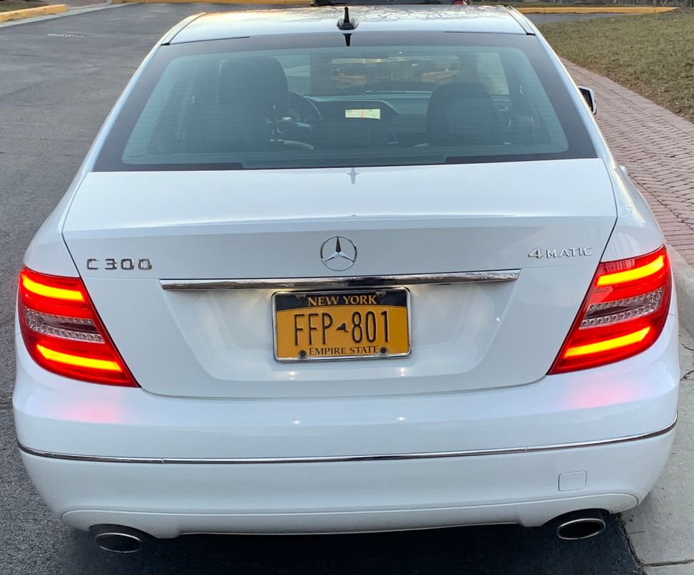 2013 Mercedes-Benz C300 - 2013 Mercedes-Benz C-Class Luxury Model-Low Miles - Used - VIN WDDGF8AB5DA831785 - 39,676 Miles - 6 cyl - AWD - Automatic - Sedan - White - Falls Church, VA 22043, United States