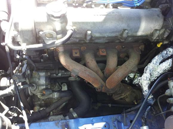 Ugly stock header wants to be removed. (I almost stripped a bolt in the process even with dangerous amounts of nut buster)