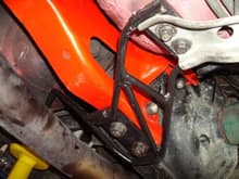 you can see a little of the mazdaspeed drivetrain brace (orange-red) but the pic is actually for the banzai racing made diff brace to stiffen up that rear some more