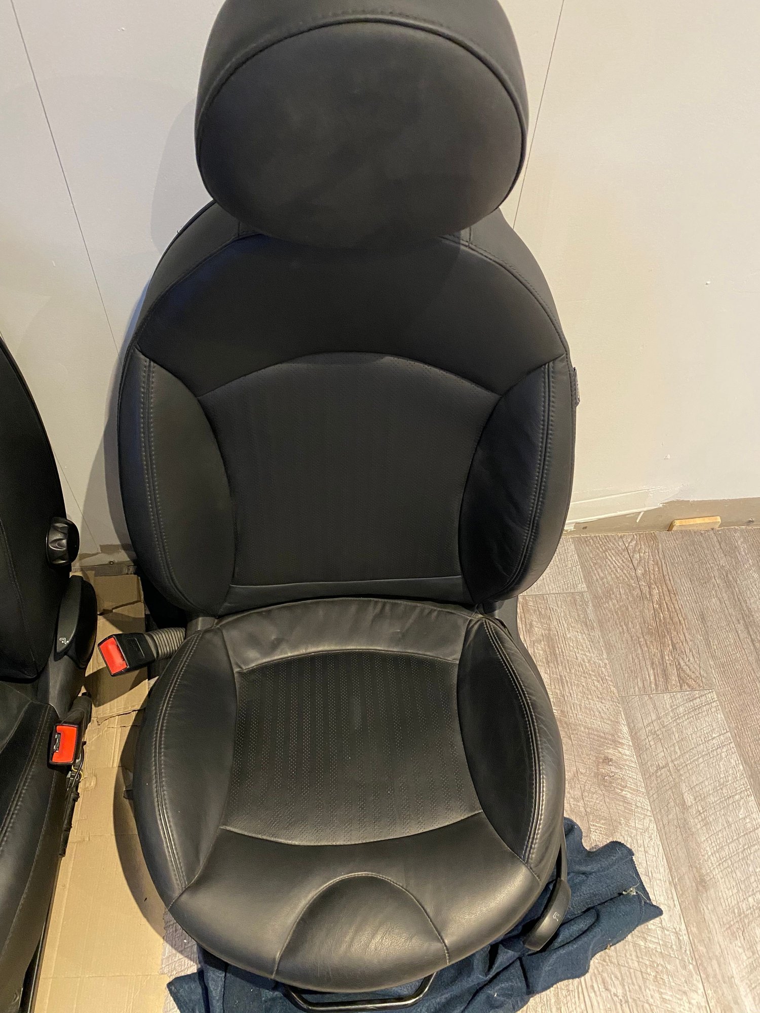 Interior/Upholstery - Full Leather Interior Gen 2 Carbon Black Punch - Used - 2007 to 2015 Mini All Models - Campbellville, ON L0P1B0, Canada