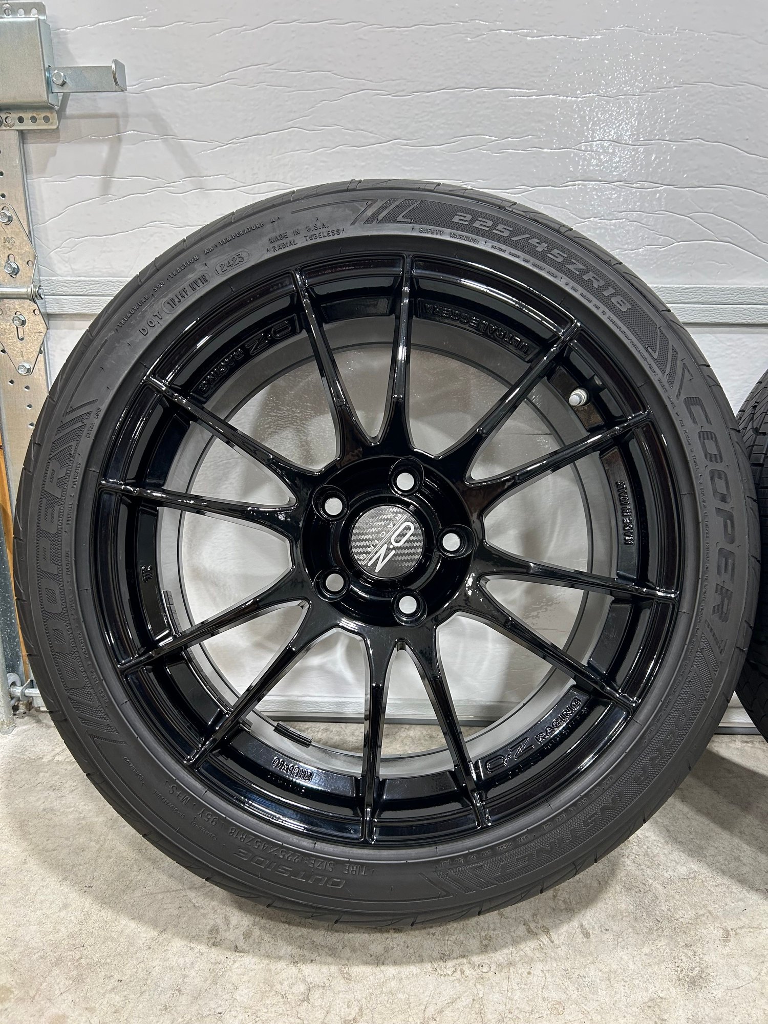 Wheels and Tires/Axles - R60 R61 - 18x8 OZ Ultraleggera Wheels w/ Nearly New Tires - Used - All Years  All Models - Palmerton, PA 18071, United States