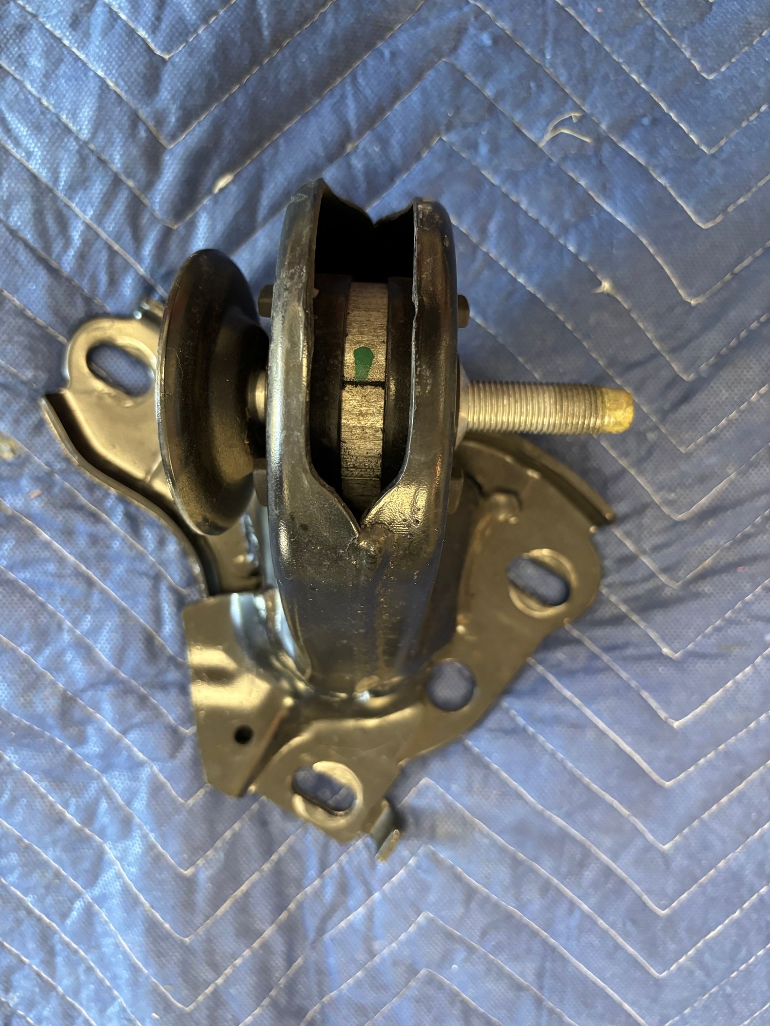 Steering/Suspension - GENUINE MINI Bracket 3330679089 for Left rear Trailing Arm - Used - 2006 to 2015 Mini Cooper - Cedar Park, TX 78641, United States