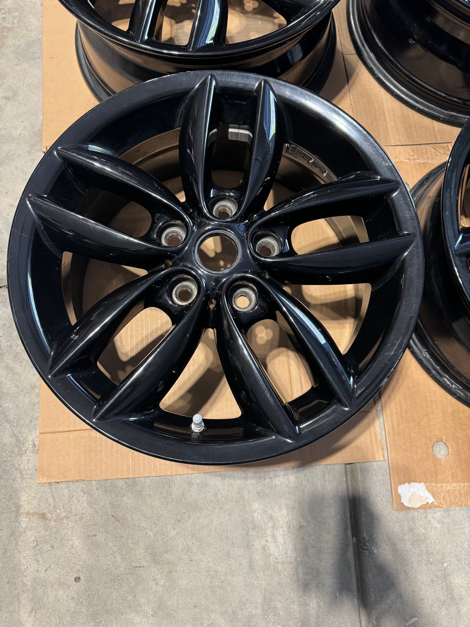 Wheels and Tires/Axles - R124 Double Spoke Wheels Black - Used - 2011 to 2016 Mini Countryman - Savannah, GA 31406, United States