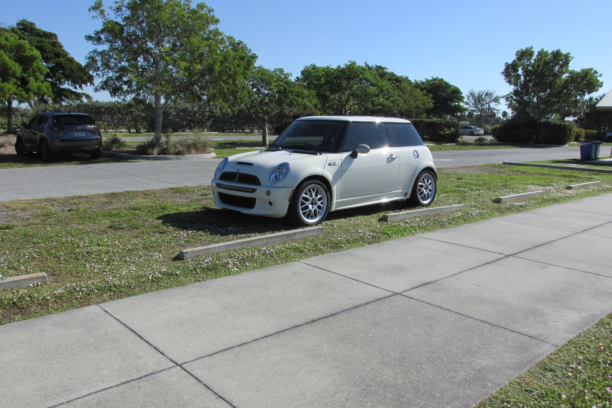 2005 Mini R53: "Mk I" Mini Cooper S - 2005 Mini Cooper S with Aero kit and new paint. - Used - VIN WMWRE33535TL13550 - 117,000 Miles - 4 cyl - 2WD - Manual - Coupe - White - Venice, FL 34285, United States