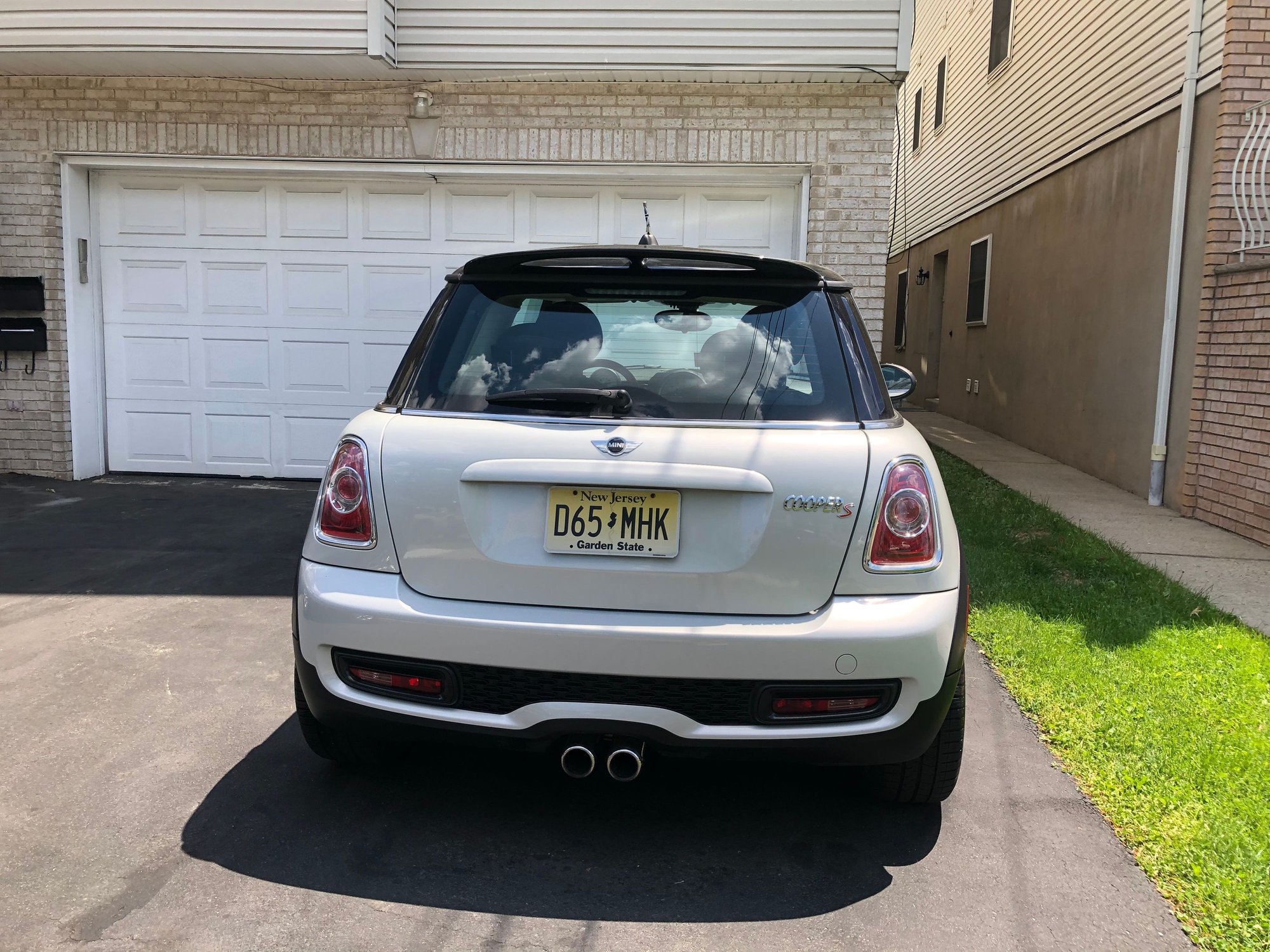 2013 Mini Cooper - Mini Cooper s 2013 45k miles - Used - VIN WMWSV3C52DT477484 - 52,000 Miles - 4 cyl - 2WD - Manual - Coupe - Gray - Elizabeth, NJ 07201, United States