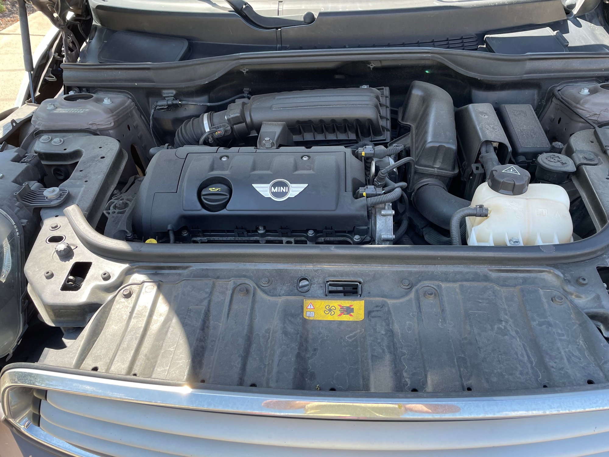 2014 Mini R60: Countryman - Cocoa Countryman - Fuel Efficient Manual - Used - VIN WMWZB3C56EWM31986 - 80,312 Miles - 4 cyl - 2WD - Manual - Brown - San Diego, CA 92106, United States