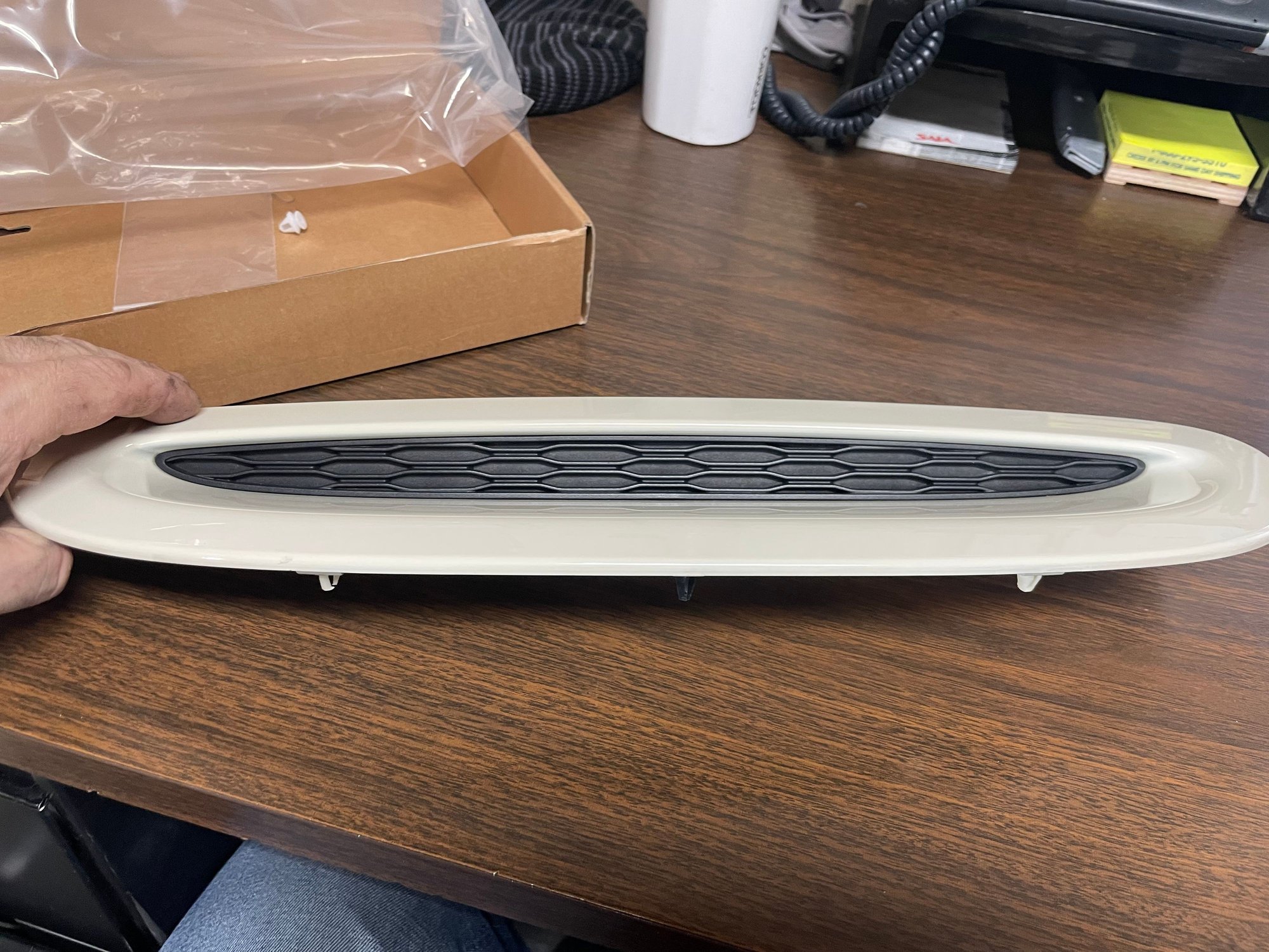 Exterior Body Parts - F56 Pepper White Hood Scoop - Used - 2015 to 2020 Mini F56: Mini Hatch/Hardtop - Paramus, NJ 07652, United States