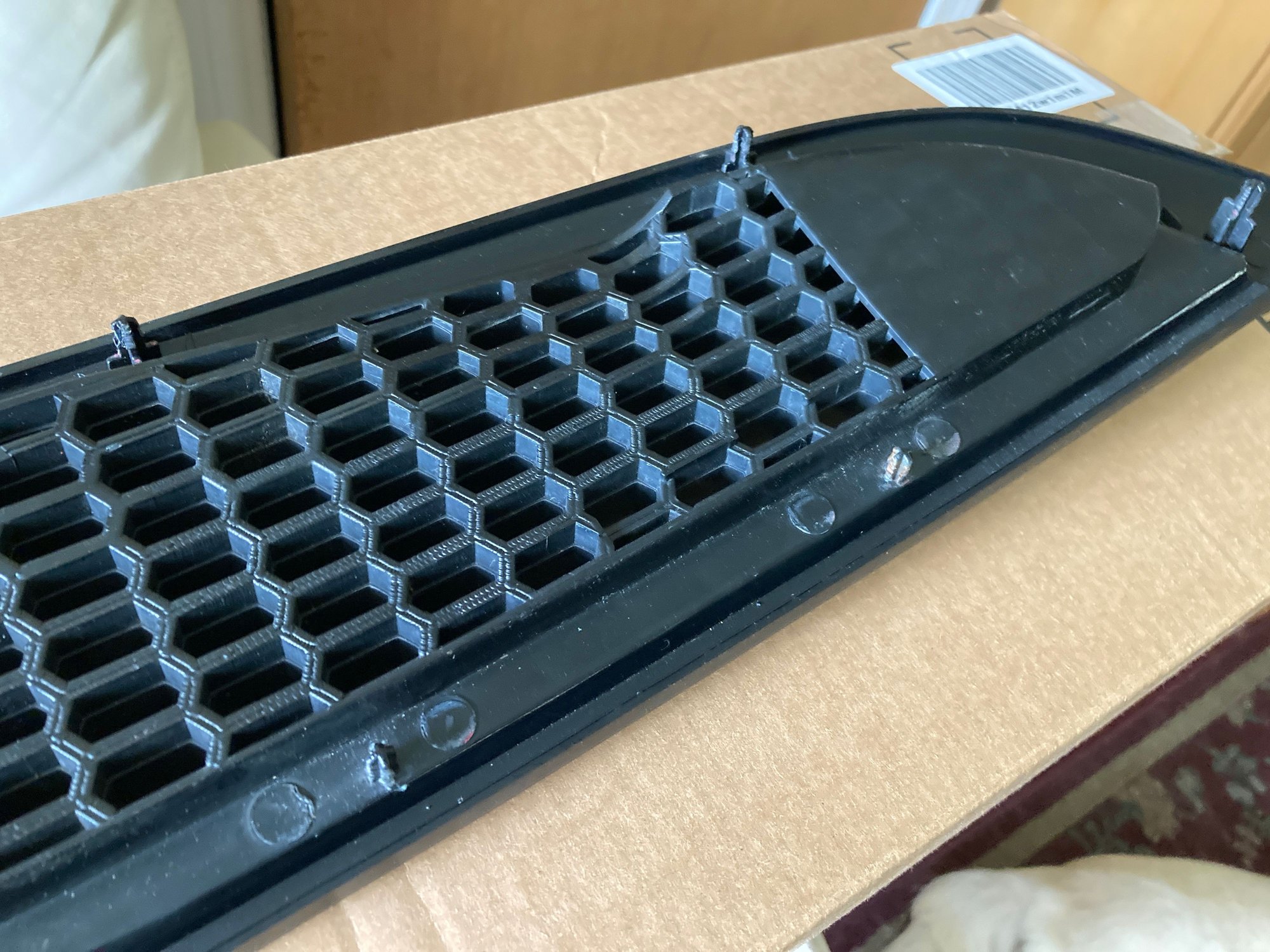 Exterior Body Parts - Genuine Aero Bonnet Grill R50/52/53 - Used - 2002 to 2006 Mini R53: "Mk I" Mini Cooper S - 2005 to 2008 Mini R52: "Mk I" Mini Convertible - 2002 to 2006 Mini R50: "Mk I" Mini One & Cooper - Brockton, MA 02302, United States