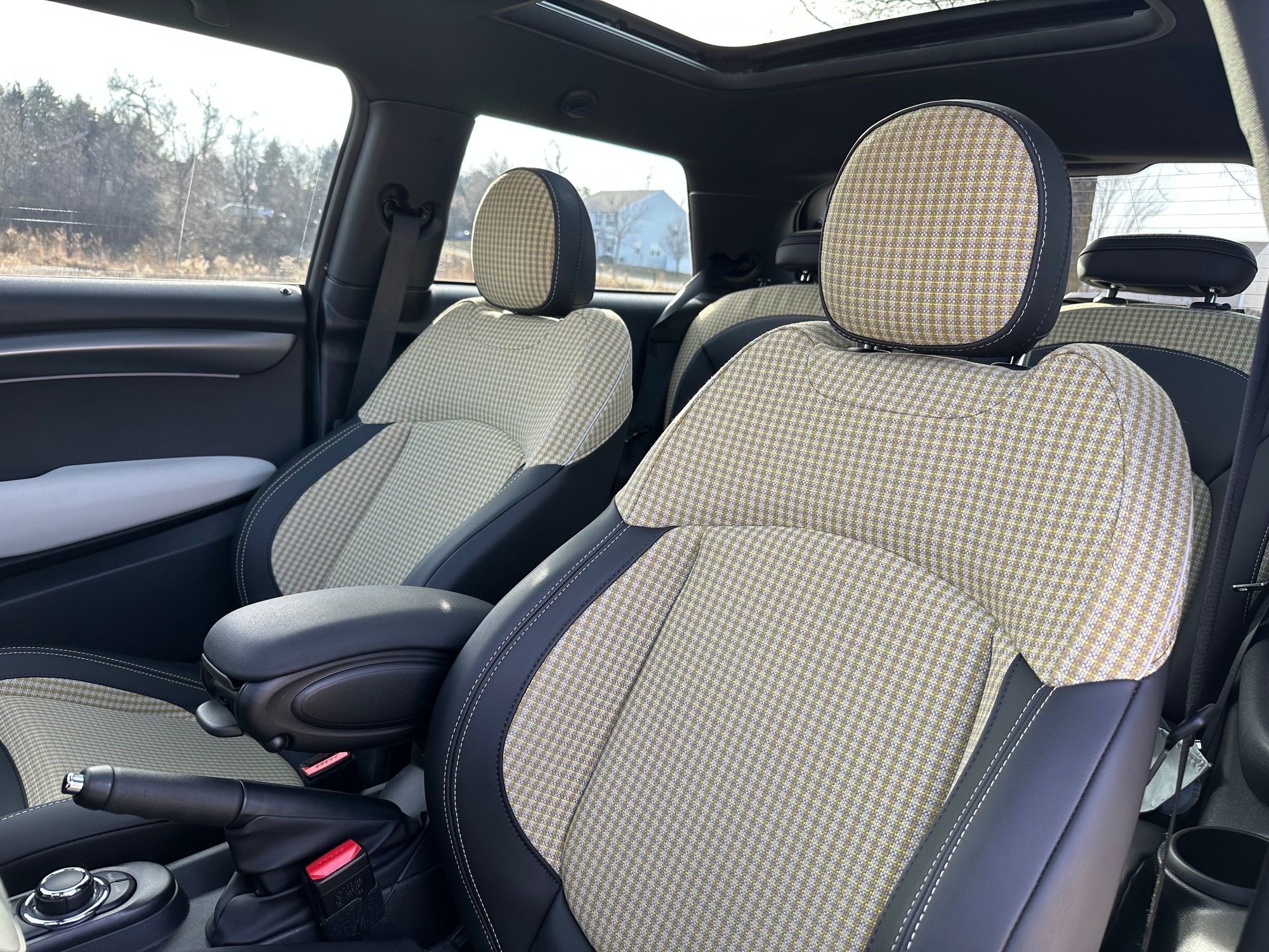 2024 Mini F56: Mini Hatch/Hardtop - 2024 Mini Cooper Hardtop 3-door 6spd - Green on Tan with Low Miles! - Used - VIN WMW33DH08R2U53099 - 12,900 Miles - 3 cyl - 2WD - Manual - Hatchback - Other - Madison, WI 53705, United States