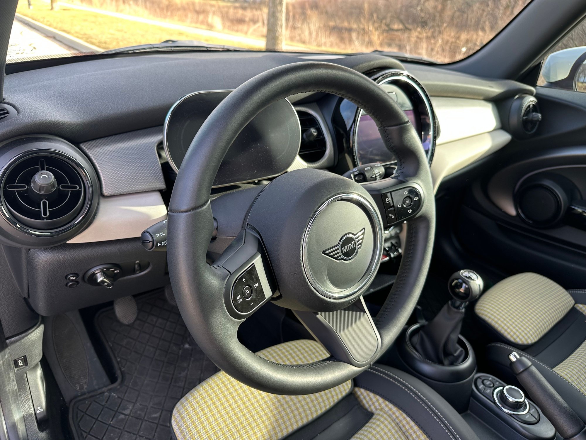 2024 Mini F56: Mini Hatch/Hardtop - 2024 Mini Cooper Hardtop 3-door 6spd - Green on Tan with Low Miles! - Used - VIN WMW33DH08R2U53099 - 12,900 Miles - 3 cyl - 2WD - Manual - Hatchback - Other - Madison, WI 53705, United States