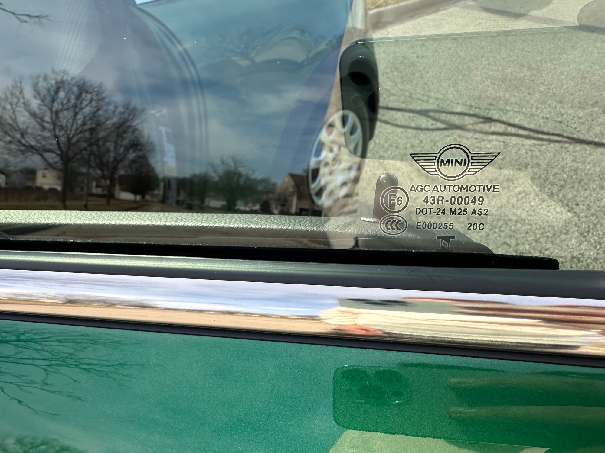 2024 Mini F56: Mini Hatch/Hardtop - 2024 Mini Cooper Hardtop 3-door 6spd - Green on Tan with Low Miles! - Used - VIN WMW33DH08R2U53099 - 12,900 Miles - 3 cyl - 2WD - Manual - Hatchback - Other - Madison, WI 53705, United States