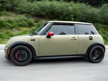 I rode in my buddies car and got some great rolling shots of the mini. I love that you can clearly see the big brake kit! 
