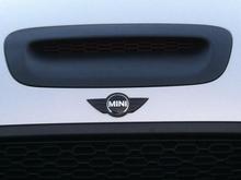 Tried to show the hood scoop grill that I used red Plastidip to change the color...
Good pic of the blacked out Mini badge