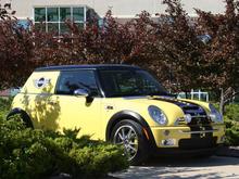 9276Mini Cooper at Schoo in the bushes