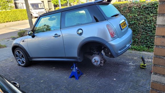 I normally don't work on the driveway as it's not level. This was very dodgy but I needed to lower the exhaust.