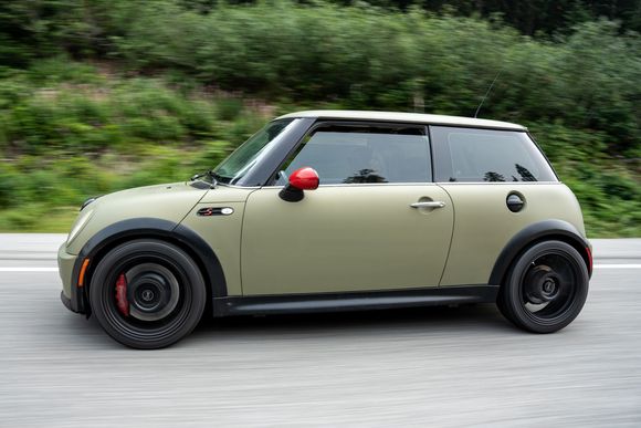 I rode in my buddies car and got some great rolling shots of the mini. I love that you can clearly see the big brake kit! 