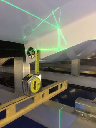 The green lines that not horizontal or vertical are just reflections off the gel coat.  The horizontal and vertical planes are the direct projections.