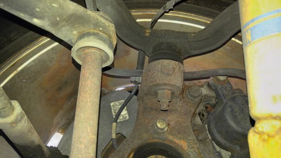 2005 GMC Sierra 1500 VHO 6.0L, I think this is the left front wheel
