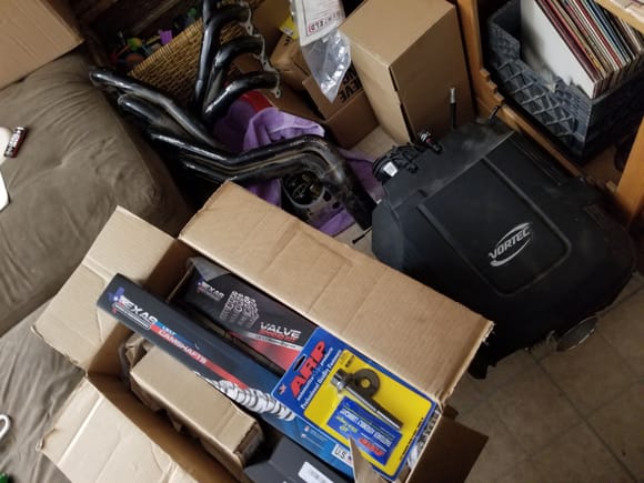 Long story short i had this stock pile of parts getting ready for my 92 Silverado LQ4 swap(blue c1500 in the picture), but life happened and at 25 years old I've decided its time to buy my own house. The 92 is going to my brother so it will never be far from me. All this means is the crewcabs getting heads, cam, intake, and torque converter swap now 🤘