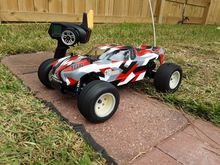 FPR Rustler.  Power unit is Novak Ballistic 21.5R w/13mm tuning rotor and Havok ESC.  HV 7.6 Graphene battery pack.