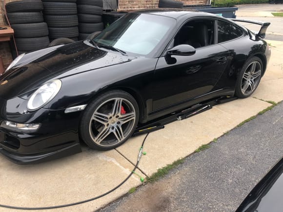 Could not lift this Porsche. The portable lift just fits between the tires. But how the lift raises caught front tires.  Don’t see many of these. But something  need to figure out. 