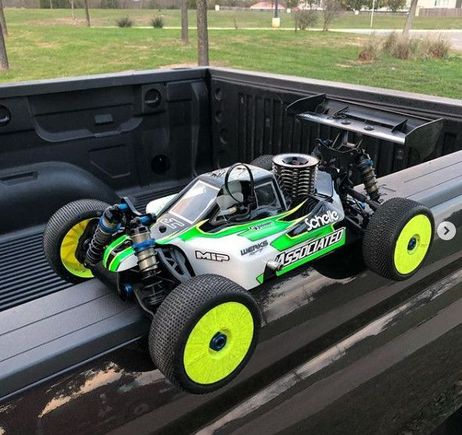 RC8B3.1 buggy with Werks B5 Pro II