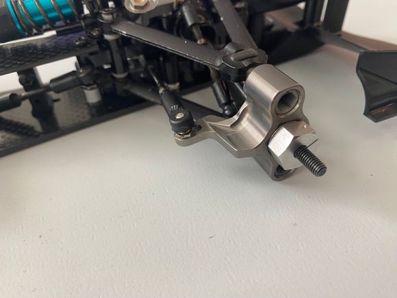 3Racing hubs (extremely hard to find) Tamiya universal drive shafts and aluminum hexhubs. 