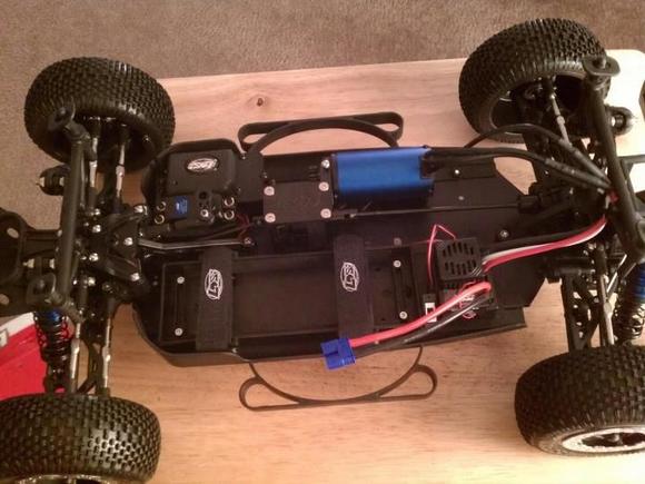 Losi Scte, has been upgraded with a Savox 1256tg servo,front and rear aluminum chassis braces and the TLR Tuning kit