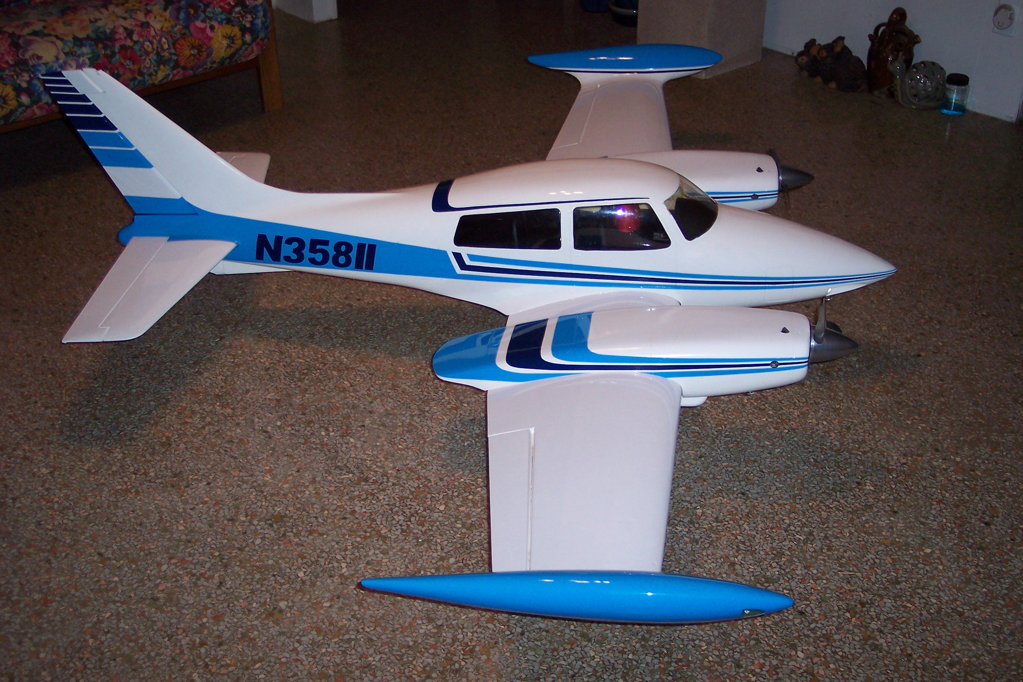 Top Flite Giant Scale Cessna 310 Twin Engine. - RCU Forums