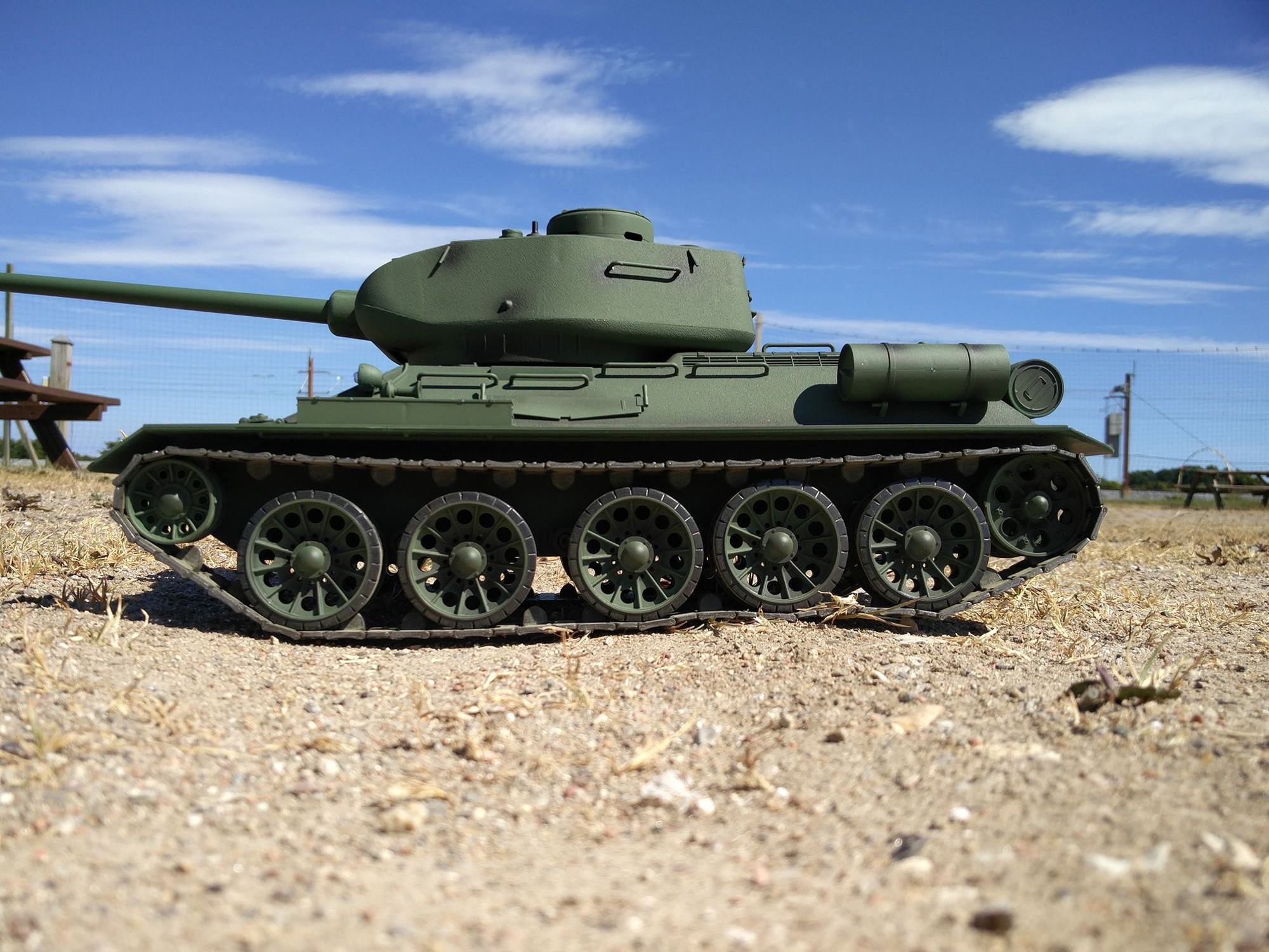 rcuniverse tanks