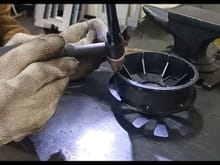 The process of welding the wheel reinforcement part in the circumferential direction