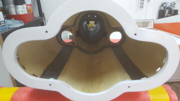 To better cope with hot climate and tarmac in our summer the rear fuselage was reinforced with carbon and then was thermal treated with heat shield. The 180 grams weight increase worth it and the final result is very good. 