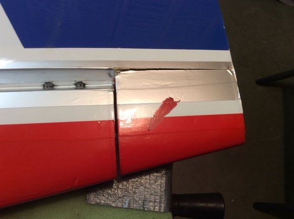 Slight crak in right Stab tip.  Easy fix