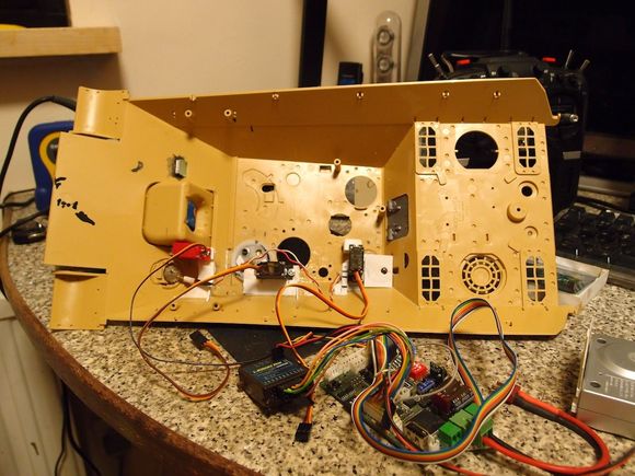 Small servo to move mg from side to side.
