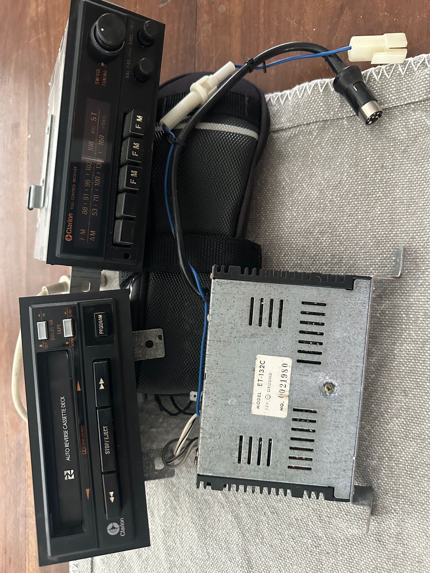 Audio Video/Electronics - 1981-1983 oem complete car stereo head unit - Used - 1981 to 1983 Mazda RX-7 - Richardson, TX 75081, United States