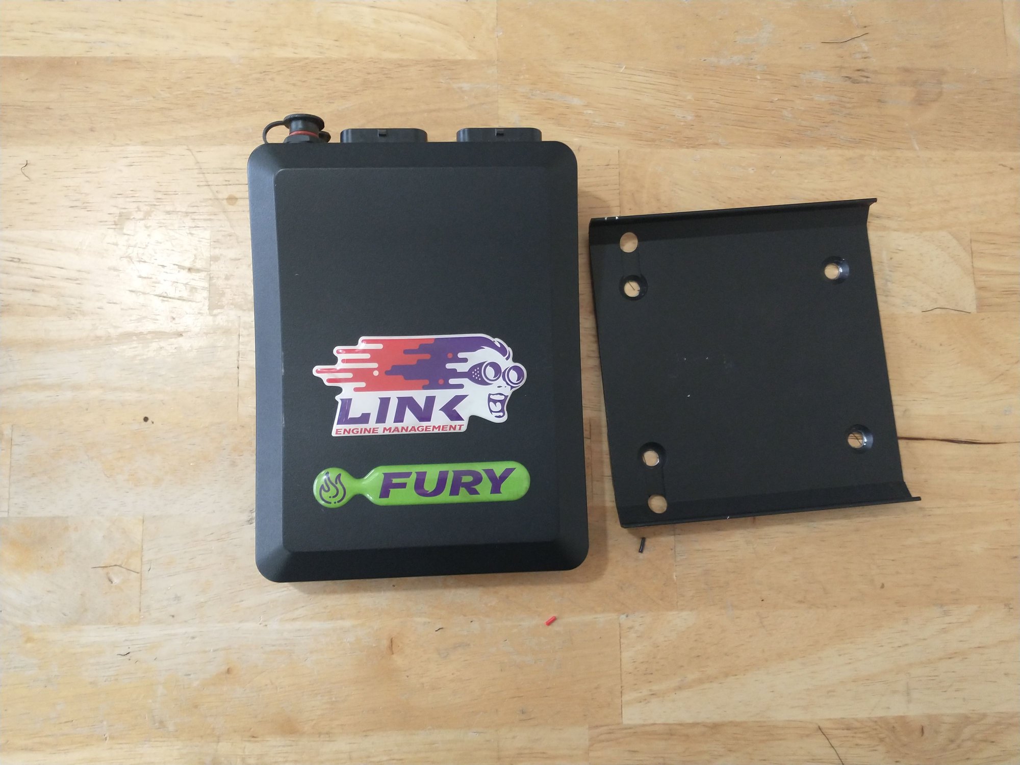 Mounting plate/bracket included