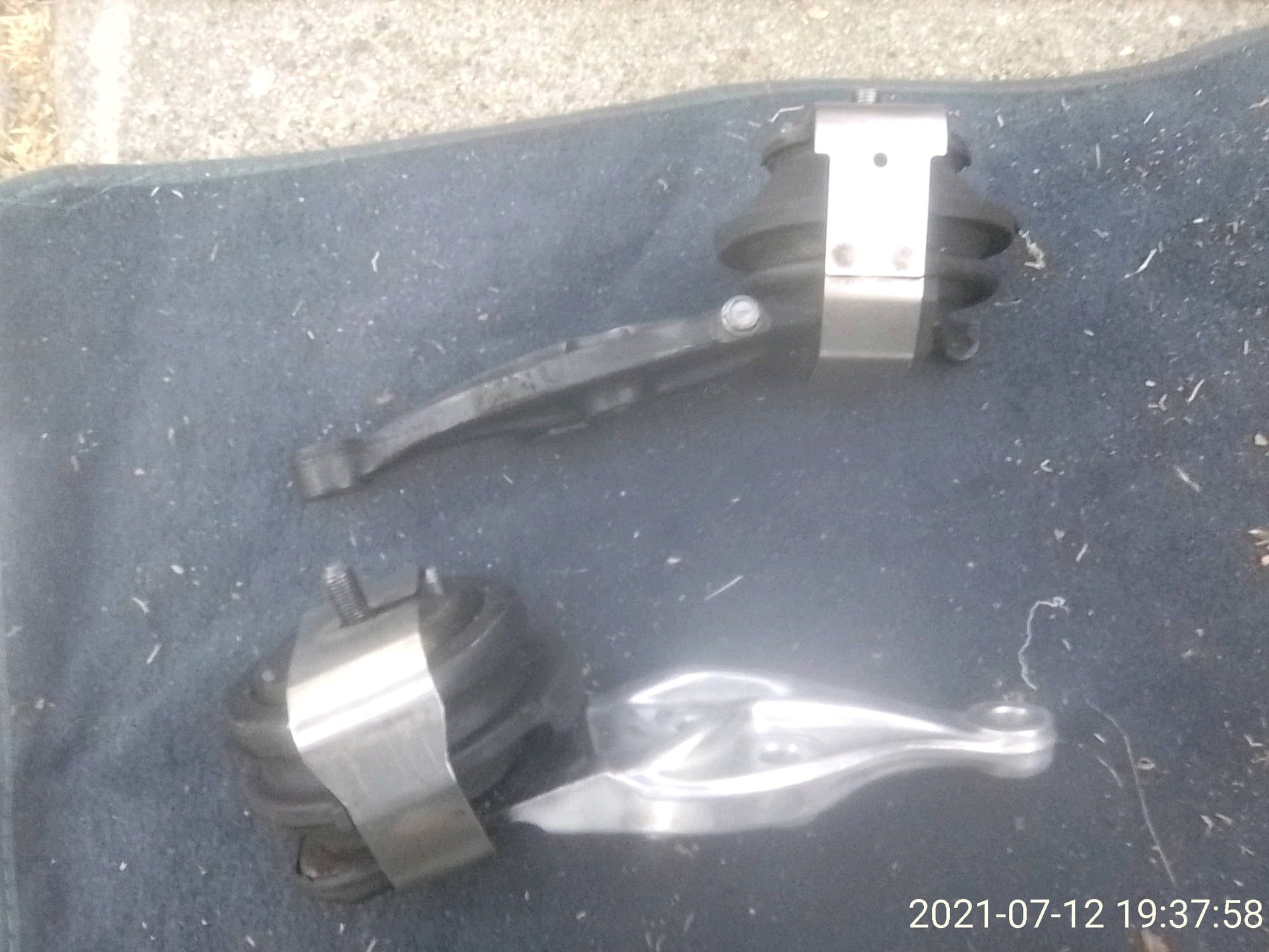 Miscellaneous - FD - OEM L & R Motor Mounts - Used - 1993 to 1995 Mazda RX-7 - San Jose, CA 95121, United States
