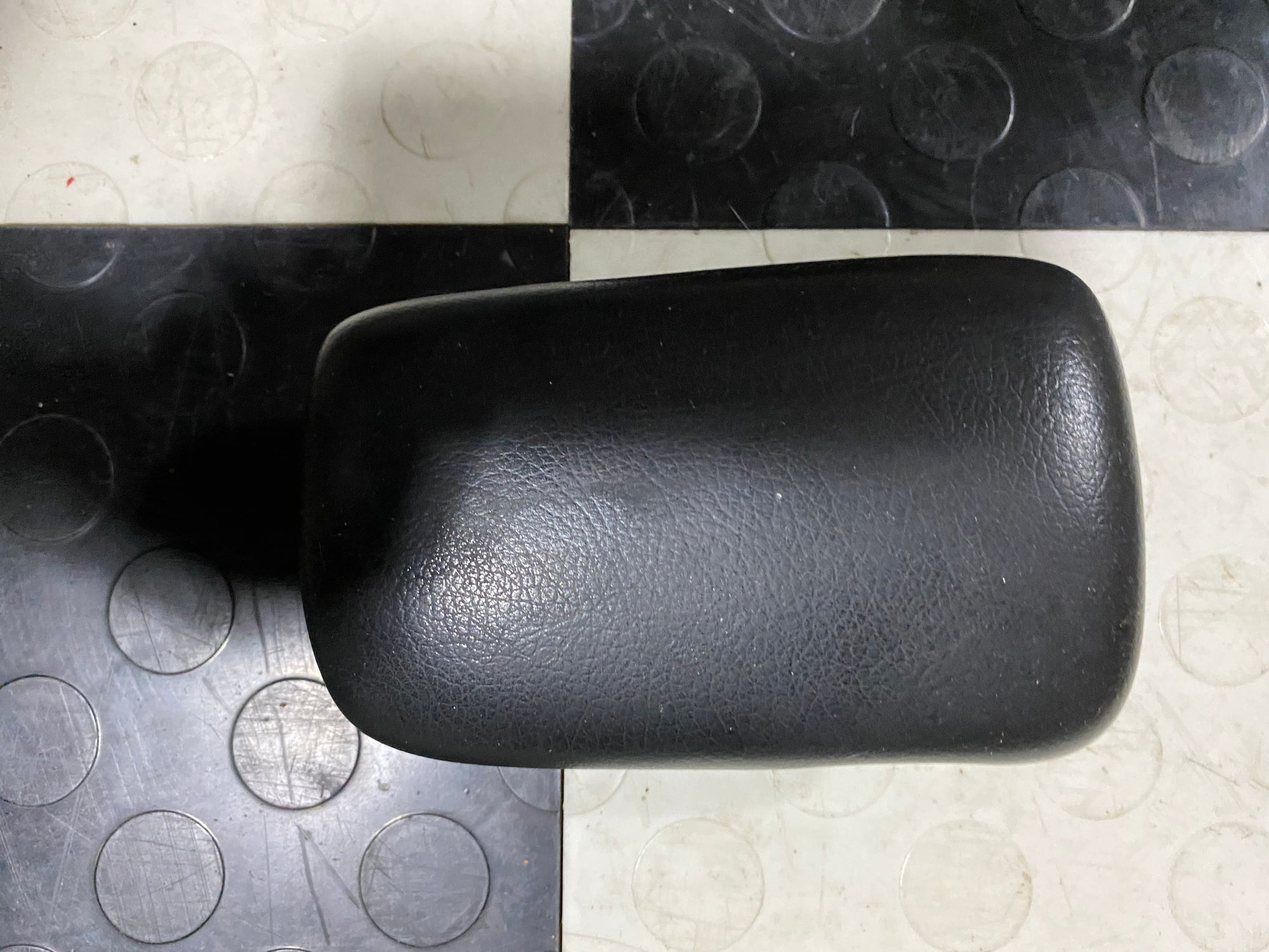 Interior/Upholstery - Center console arm rest - Used - 1993 to 1995 Mazda RX-7 - Lantana, TX 76226, United States