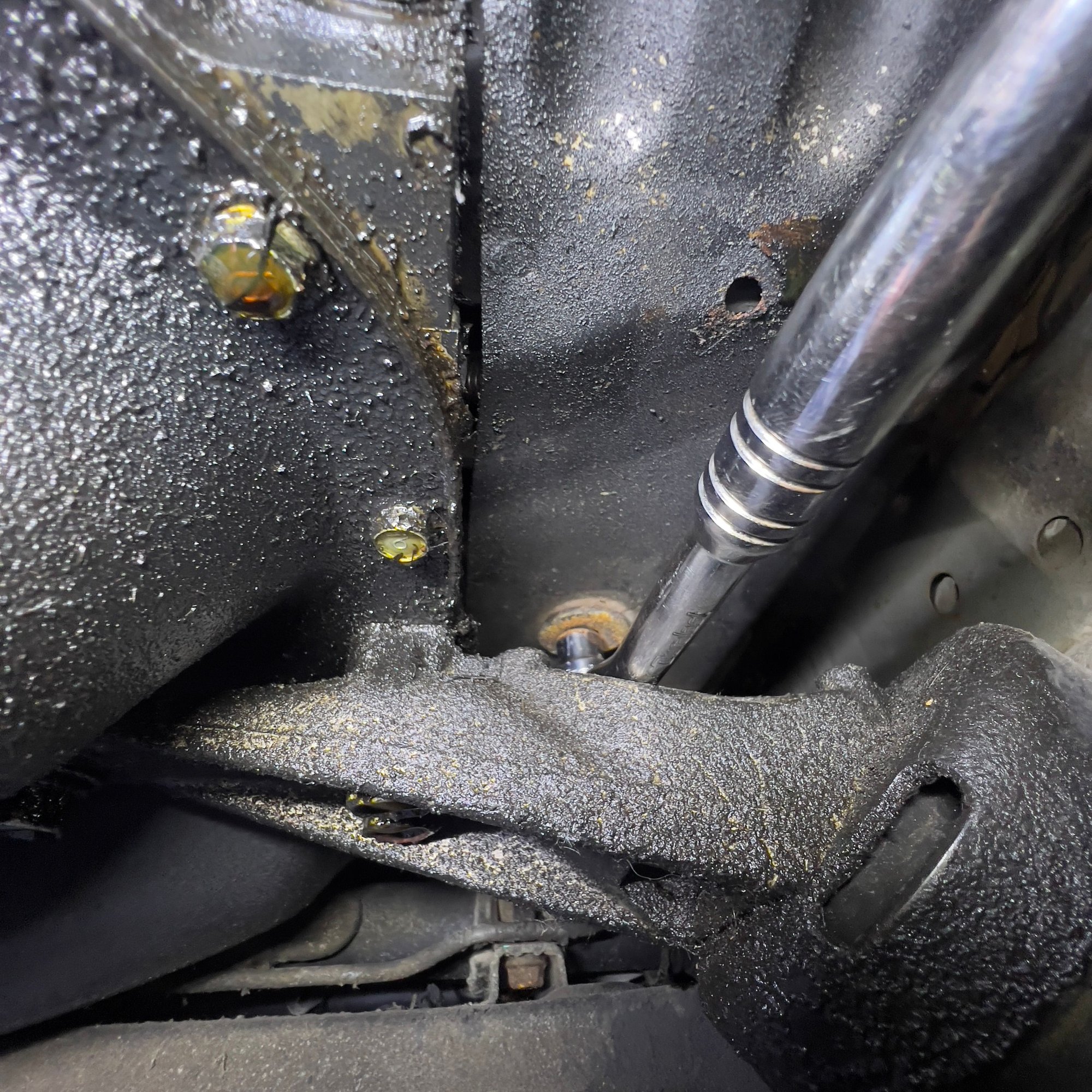 Working on getting the heat shield off, someone slap the Mazda engineer who put this bolt here and the one behind the front actuator, because without an extension my adjustable wrench took me over an hour to get that thing off 😂