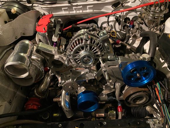 Starting to put the rest of the engine peripherals together . Still need to change the alternator pulley and refurbish the AC pulley . 
