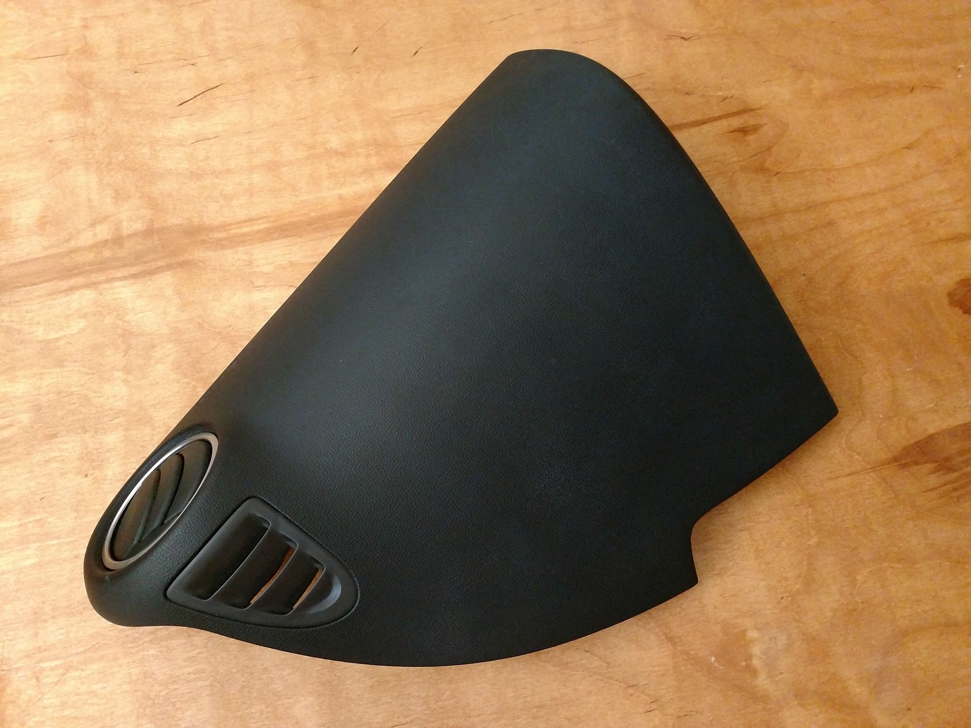 { FS } Passenger Airbag Cover (No Cracks)
