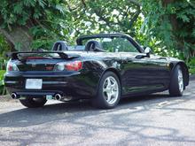 feels-rearspoiler-black-rearright.jpg