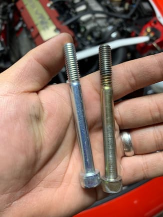 Changed the belt tensioner and noticed somebody gave this bolt the full send.  New left, old right.  Look at that stretch lol.