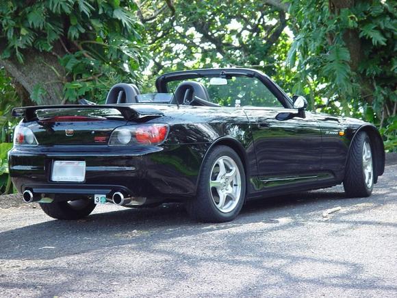 feels-rearspoiler-black-rearright.jpg