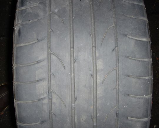 Bridgestone RE050 E050MZ tread pattern